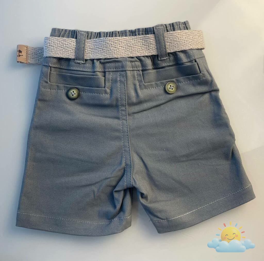 Shorts cinza com cinto para menino